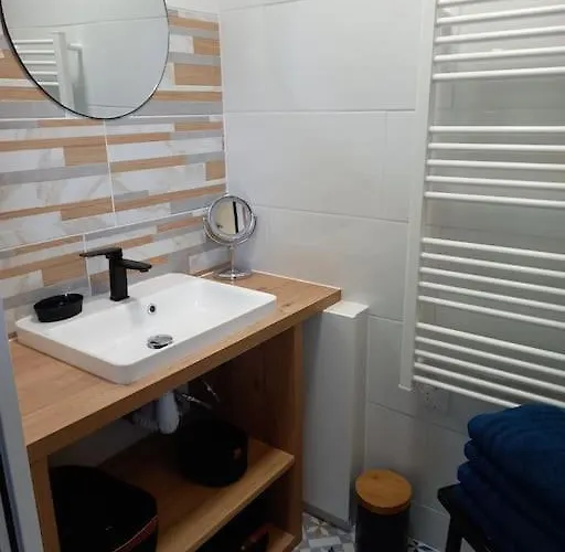 بيت للعطل Maison 100m De La Les Pieds Dans L'eau *